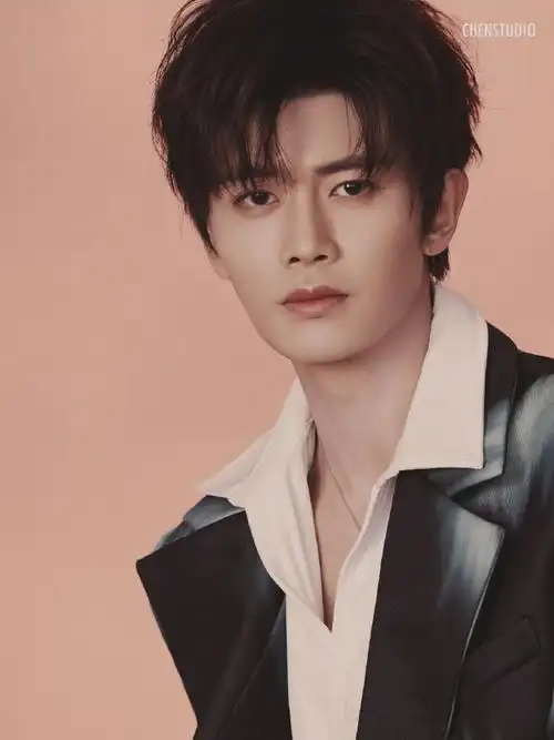 为你准备礼物,为你画画写字,听你叨叨叨叨的人都很可爱@任嘉伦allen