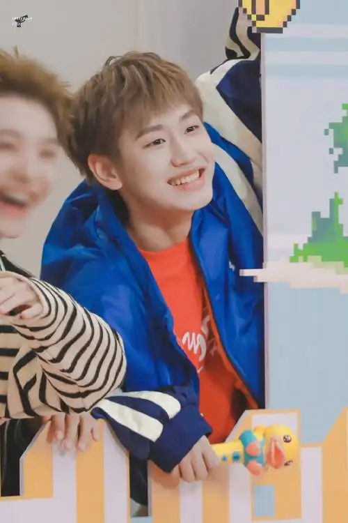 给我们组内rap担ak刘彰开一个美图贴来看看帅k吧00