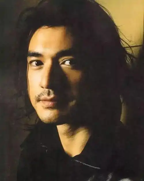 金城武45岁了他唯一的缺点依然是长得太帅