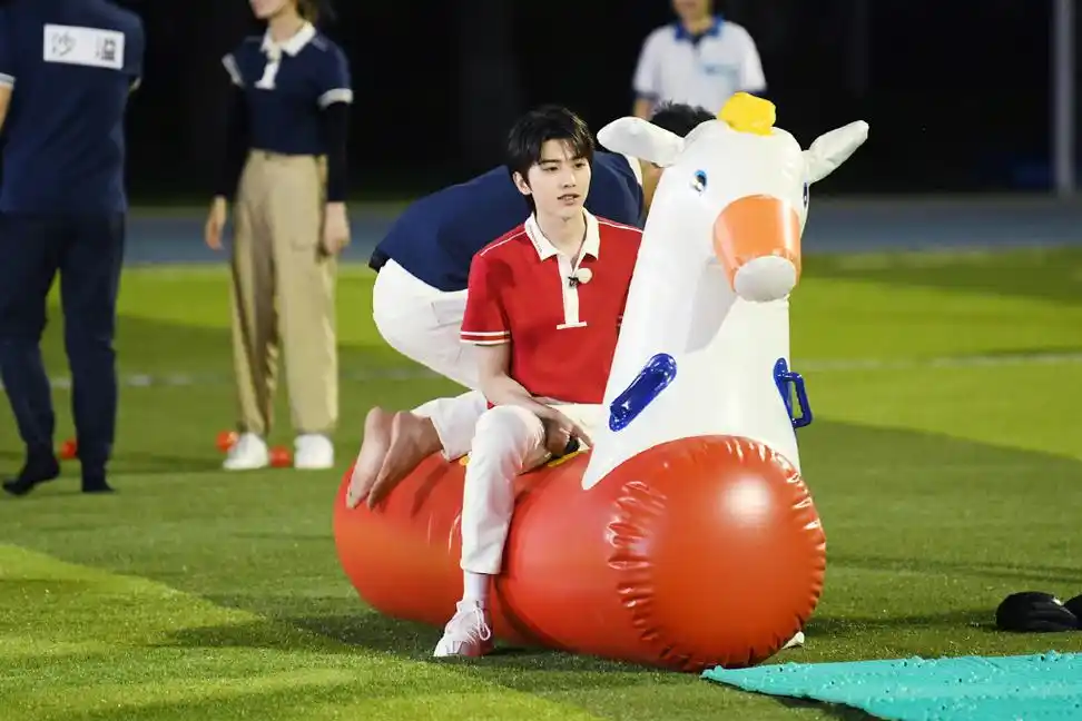 [消息]《奔跑吧》第九期播出 蔡徐坤身骑白马满足所有幻想