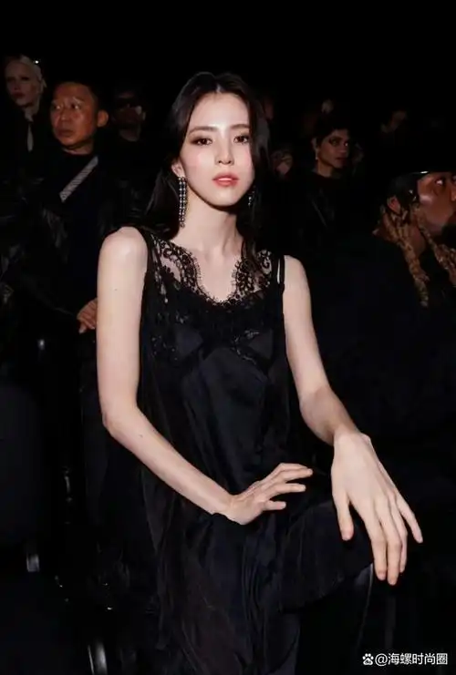 韩素希简直是韩国女星的红毯清流大气漂亮