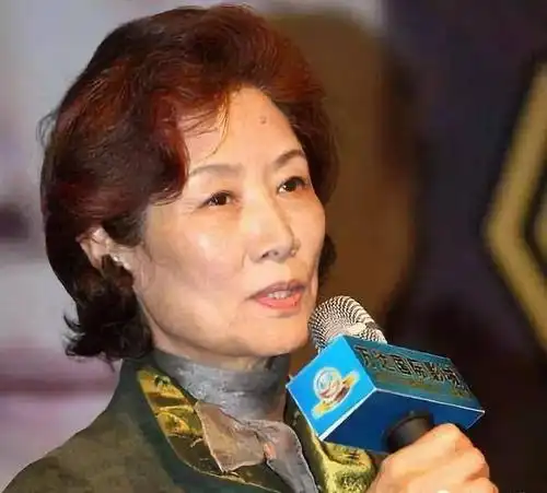 79岁的吕中,写了这样一段话,送给退休人,该清醒了!