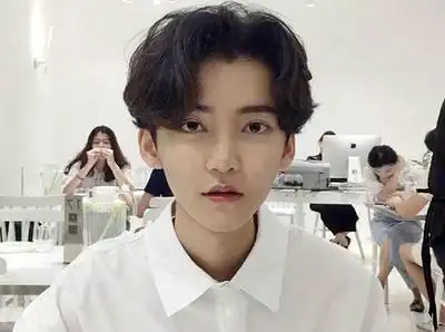 韩式男生中分发型