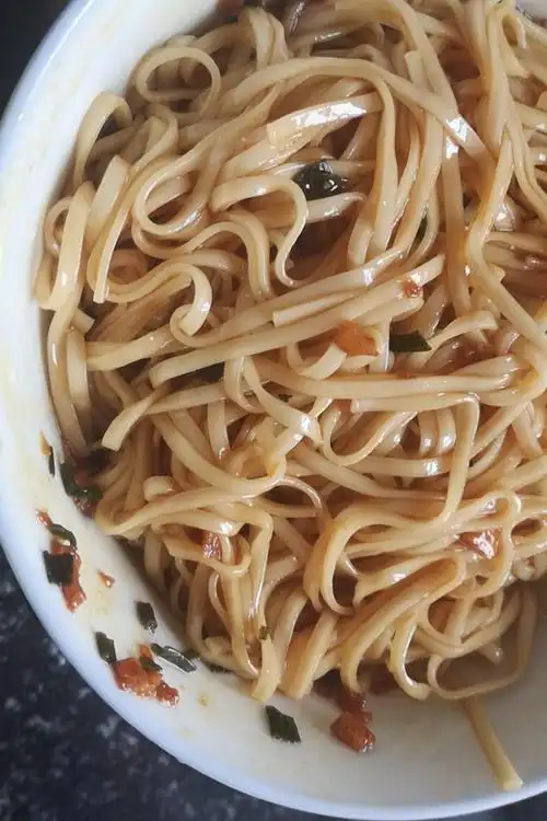 盼盼g做的10分钟搞定的一碗葱油拌面