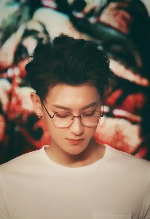 黄子韬戴眼镜美图拯救首页干涸海浪