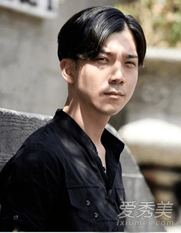 2015男生发型趋势 中分短发好时髦