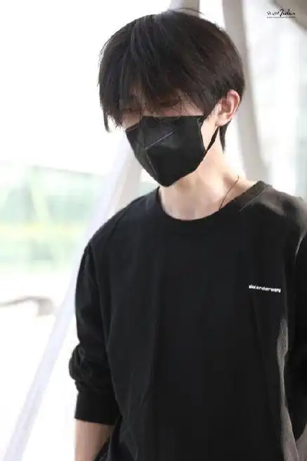 谁懂啊每次看到顺毛素颜的千玺都会秒变妈粉