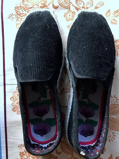 华池母亲给我做的这双老布鞋