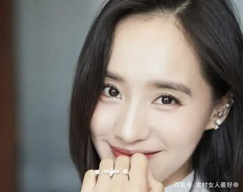 微笑女神王智,笑容温暖人心,给人一种治愈的力量