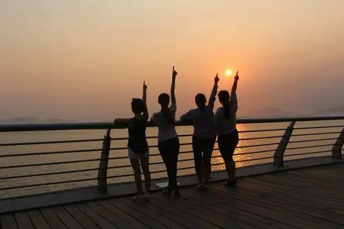 最后上传2张妹子们的合影,因为xxxxxx原因,只留背影,(其实正面挺好看