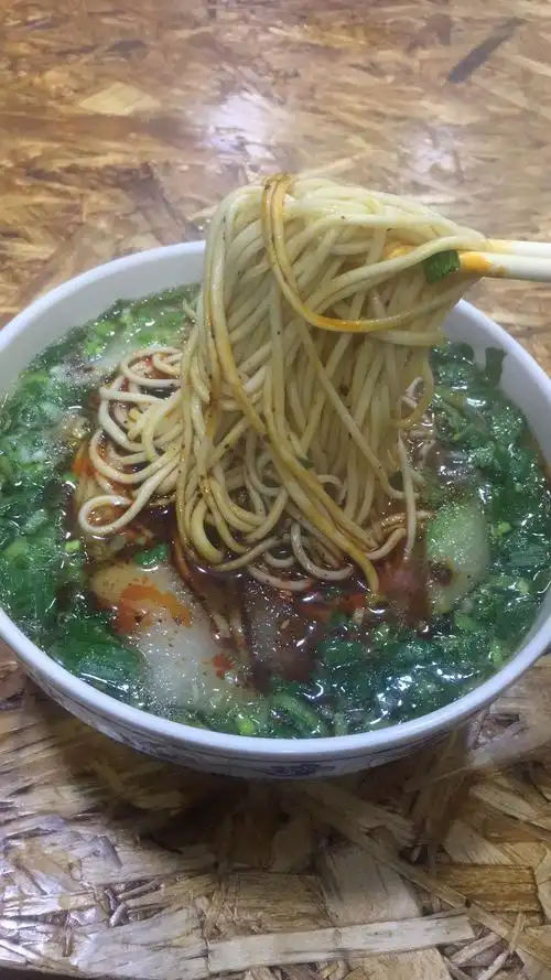 来一碗正宗的兰州拉面.哇,味道真的不错