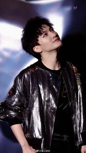 周深壁纸|没想到星星正经的时候也是一枚妥妥的美男子!