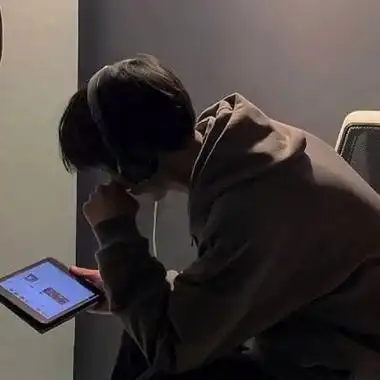 潮流男生头像冷酷帅气侧脸清风冷街烈酒留你逗留