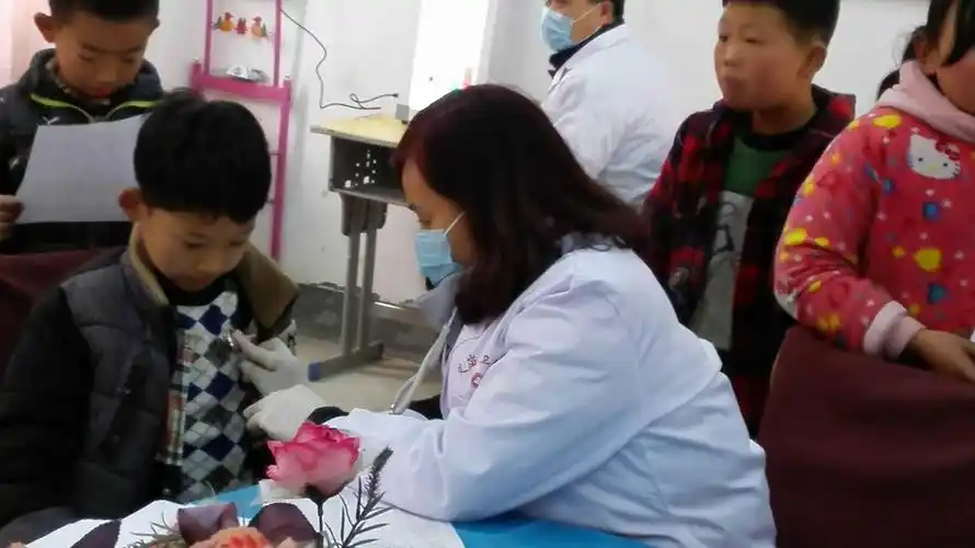 此次体检的项目包括检查视力,肝功能,量身高,测量血压,称体重,有