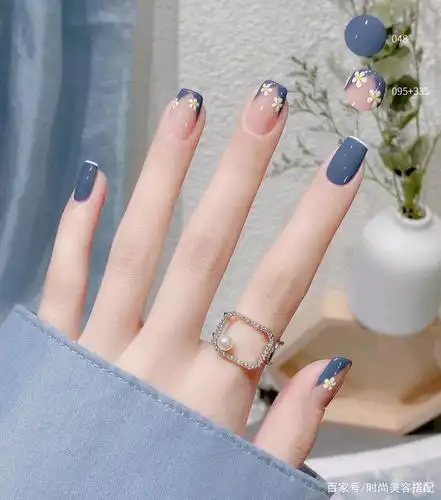 你觉得夏天应该是什么颜色的美甲夏天必做显白超清新