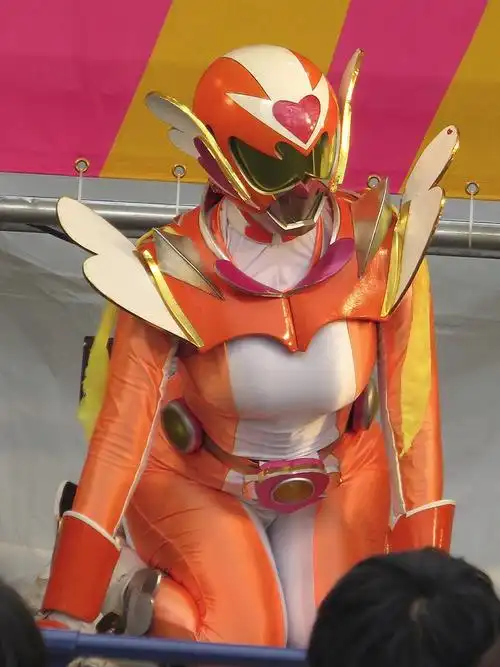 看到隔壁那个廉价皮套有感而发:有没有女奥特曼x小男孩的作品啊