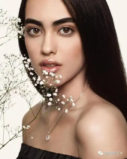 写真:神态各异的美女|艺术|收藏|模特|人像摄影_网易订阅