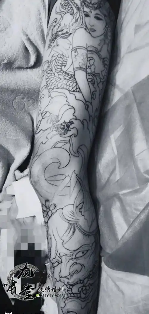 花腿线条纹身图片_腿部老传统纹身图案