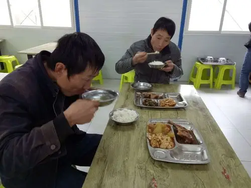 看看我们的"星级工地食堂"----中铁四局建筑公司凯里未来城项目部关爱