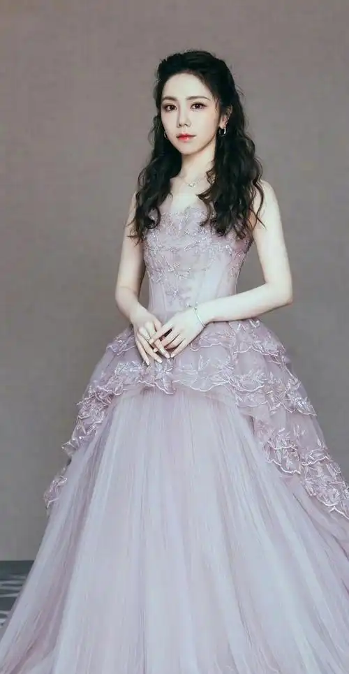 身高:160cm,体重:47kg,血型:o型,星座:狮子座【今日之星】邓紫棋～g