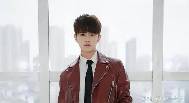 任嘉伦兰贺绯闻愈演愈烈两人亲昵合影曝光网友无风不起浪