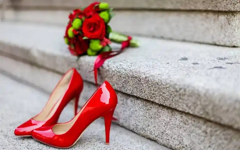 红色高跟鞋什么时候出的