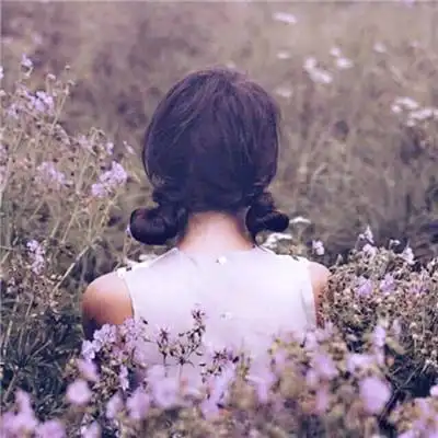 最新版2020女生小清新背影花海头像我能给你一场不分手的恋爱