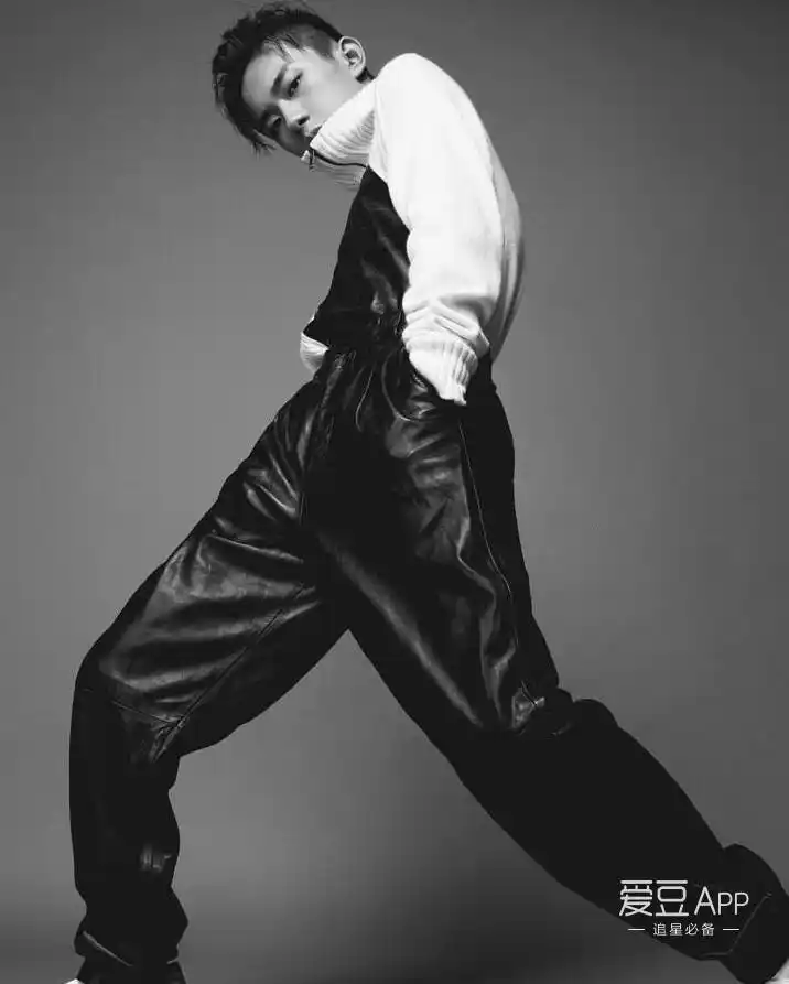 [tfboys][分享]180918 易烊千玺黑色皮裤帅气造型,被指像没有身体的大
