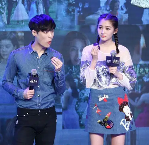 张艺兴和关晓彤同框.