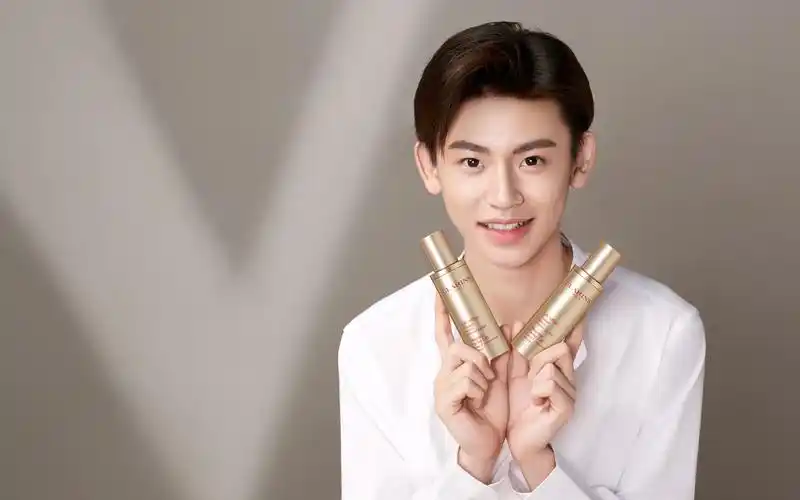 【小鬼王琳凯 | 广告代言】娇韵诗爱v脸精华_哔哩哔哩_bilibili