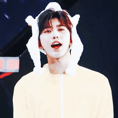 蔡徐坤动图 vb行踪不明