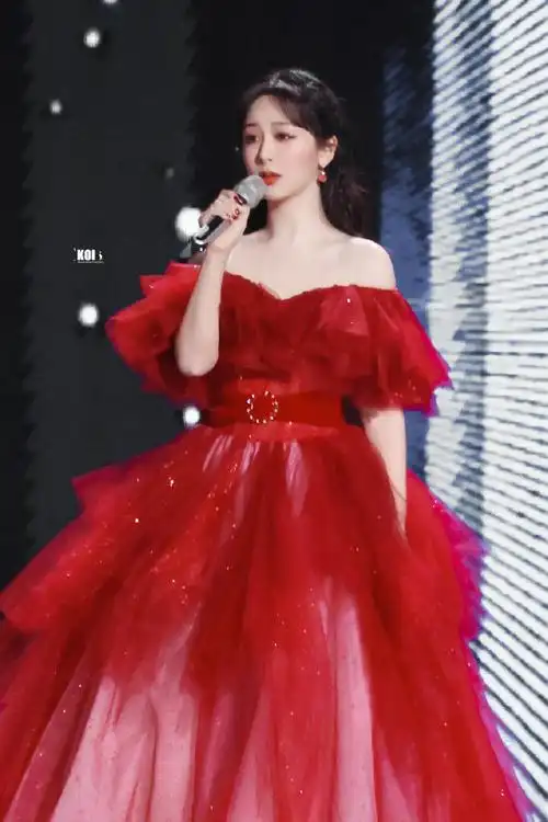 杨紫酒红色星光公主裙##杨紫唱温蒂公主的侍卫##杨紫公主梦幻舞台