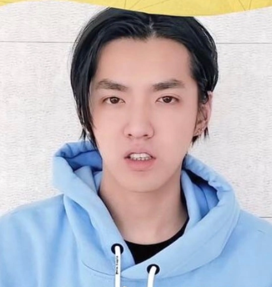 吴亦凡素颜照流出,五官端庄与精修图丝毫无差距