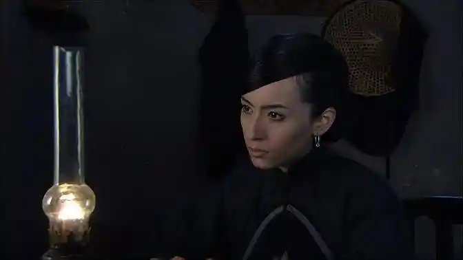 围屋里的桃花:青女在清洁堂撞见男人,竟然是死去的丈夫!