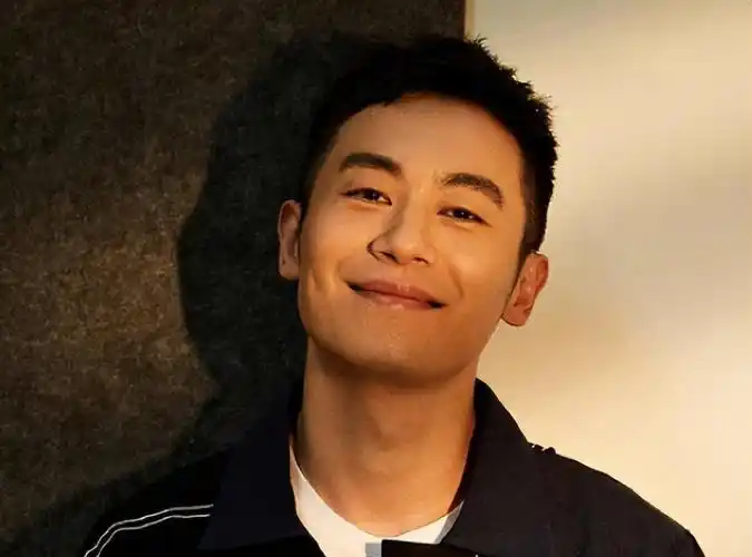 回顾朱亚文抛弃相恋七年的富家女迎娶陈思诚前女友至今零绯闻