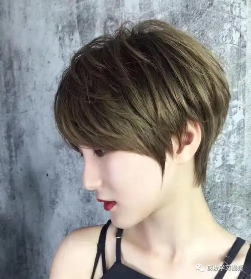 2020女生纹理烫发型推荐100款