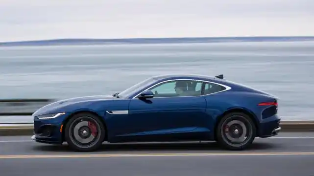 2021款捷豹ftyper双门跑车575匹马力的小猫