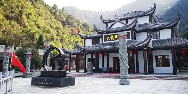 燃烧生活的热情享受大自然的精髓大觉山风景区