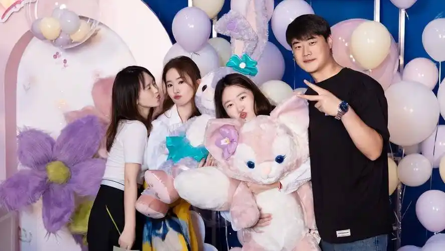 刘亦菲晒照庆36岁生日,嘟嘴卖萌甜如初恋,超奢华现场惹人羡_图片_镜头