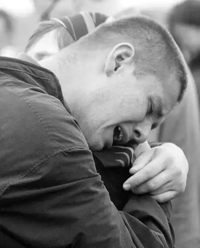 看了让人难过的男人哭泣