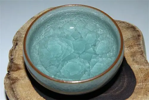 龙泉青瓷的哥窑冰裂纹饰是怎么形成的