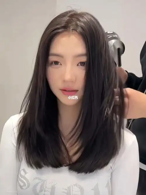 95免打理好看锁骨发,方圆脸女生不容错过的减龄初恋发型.