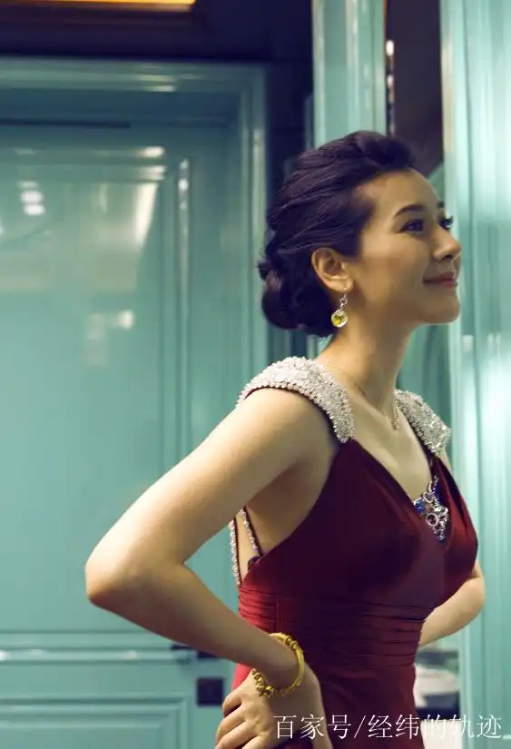 红粉佳人,亭亭玉立——甄锡