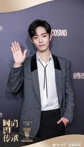 肖战的手为什么那么黑(˙ー˙)?