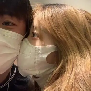 绝版高质量情侣头像真人一人一半