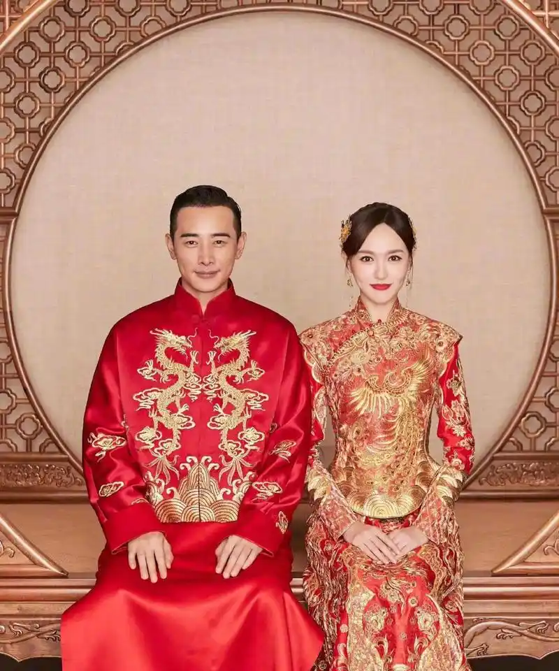 看看明星们结婚时,身穿中式婚服的样子,对对喜气洋洋,全部都大方贵气