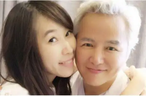 58岁林瑞阳与美女相拥张庭疑负气离场他下一个动作却超暖