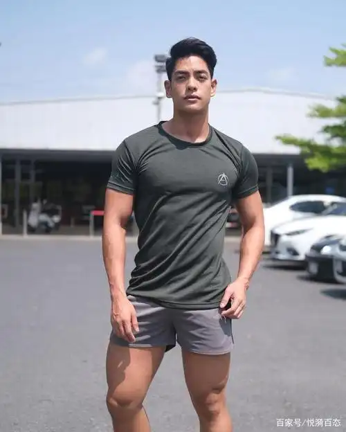 型男拥有帅气的颜值和扎实的肌肉,怎么能叫人不上头?
