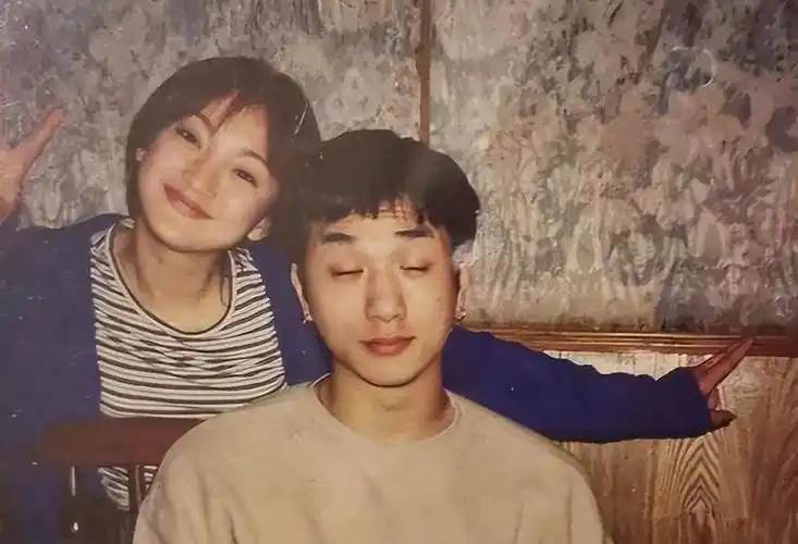 回顾演员黄觉放弃周迅徐静蕾转身娶小14岁娇妻他有什么魅力