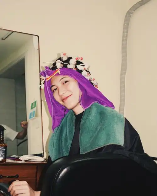 老式理发店烫发体验